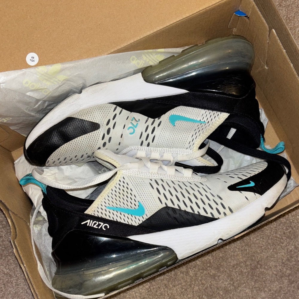 NIKE air 270